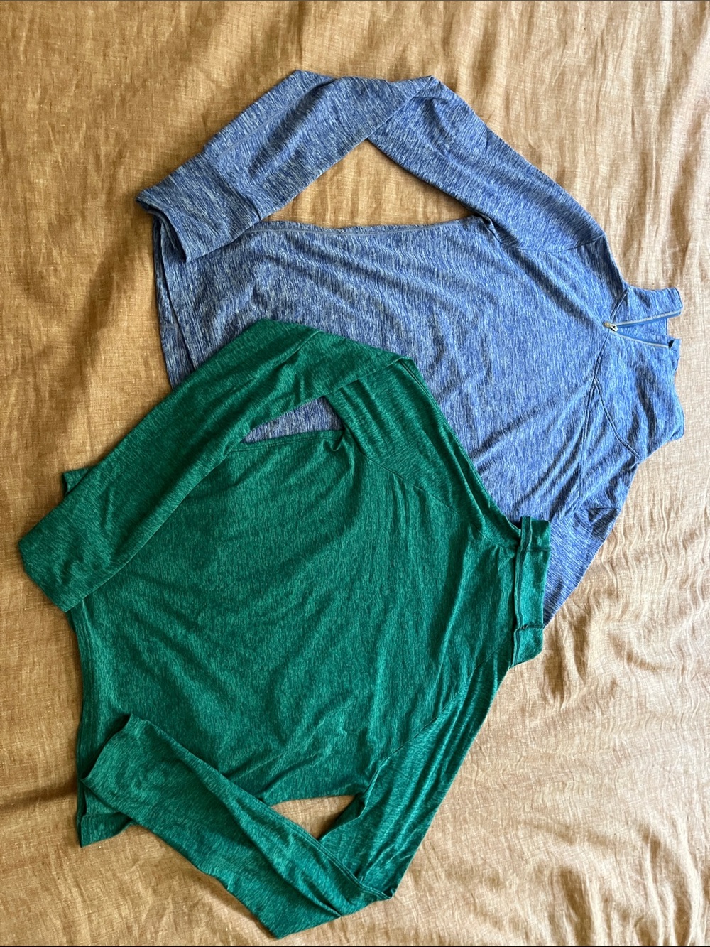 oiselle Blue and Green Long Sleeve Tops